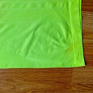 Lululemon highlighter Relaxed Fit Swiftly Tech Tee size 6